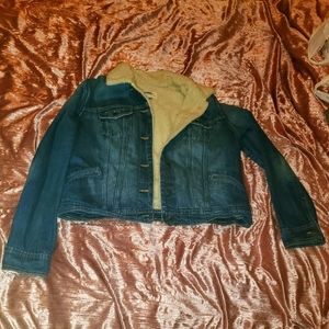 Fuzzy collar jean jacket